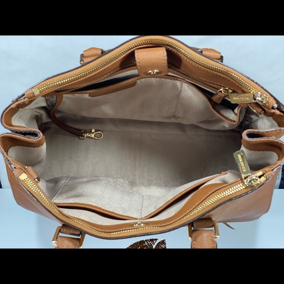 MK Handbag - Picture 4 of 11